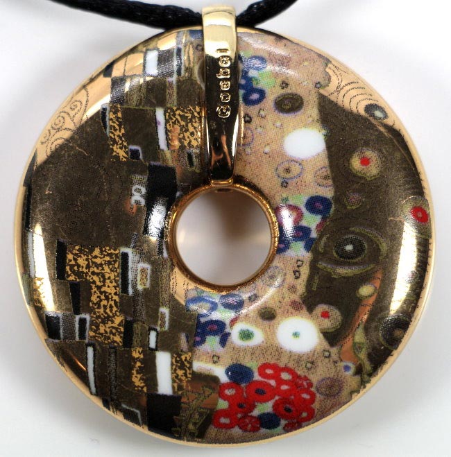 Gustav Klimt Porcelain pendant : The kiss
