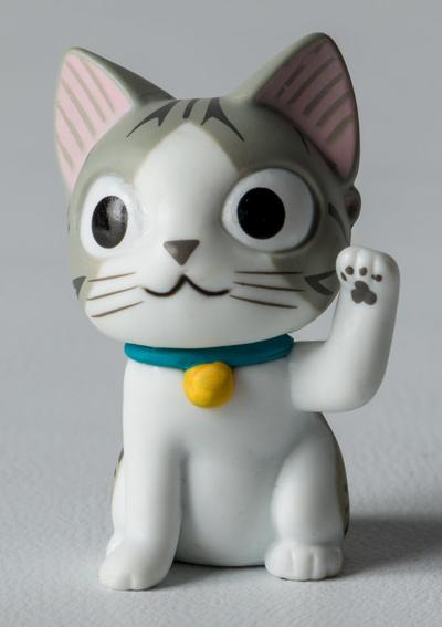 Chi's Sweet Home Cat Figurine : Maneki-Neko