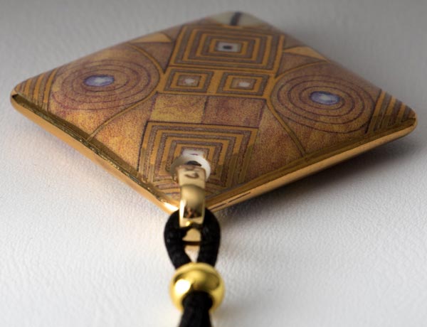 Pendentif en porcelaine Klimt : Frise Stoclet (losange)