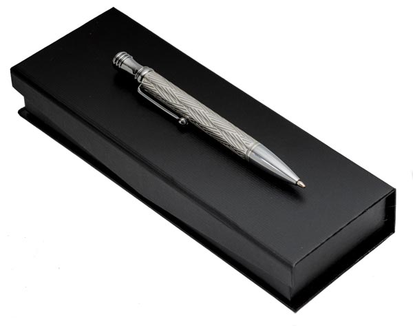 Ballpoint pen : Diamond-shaped (silver color)