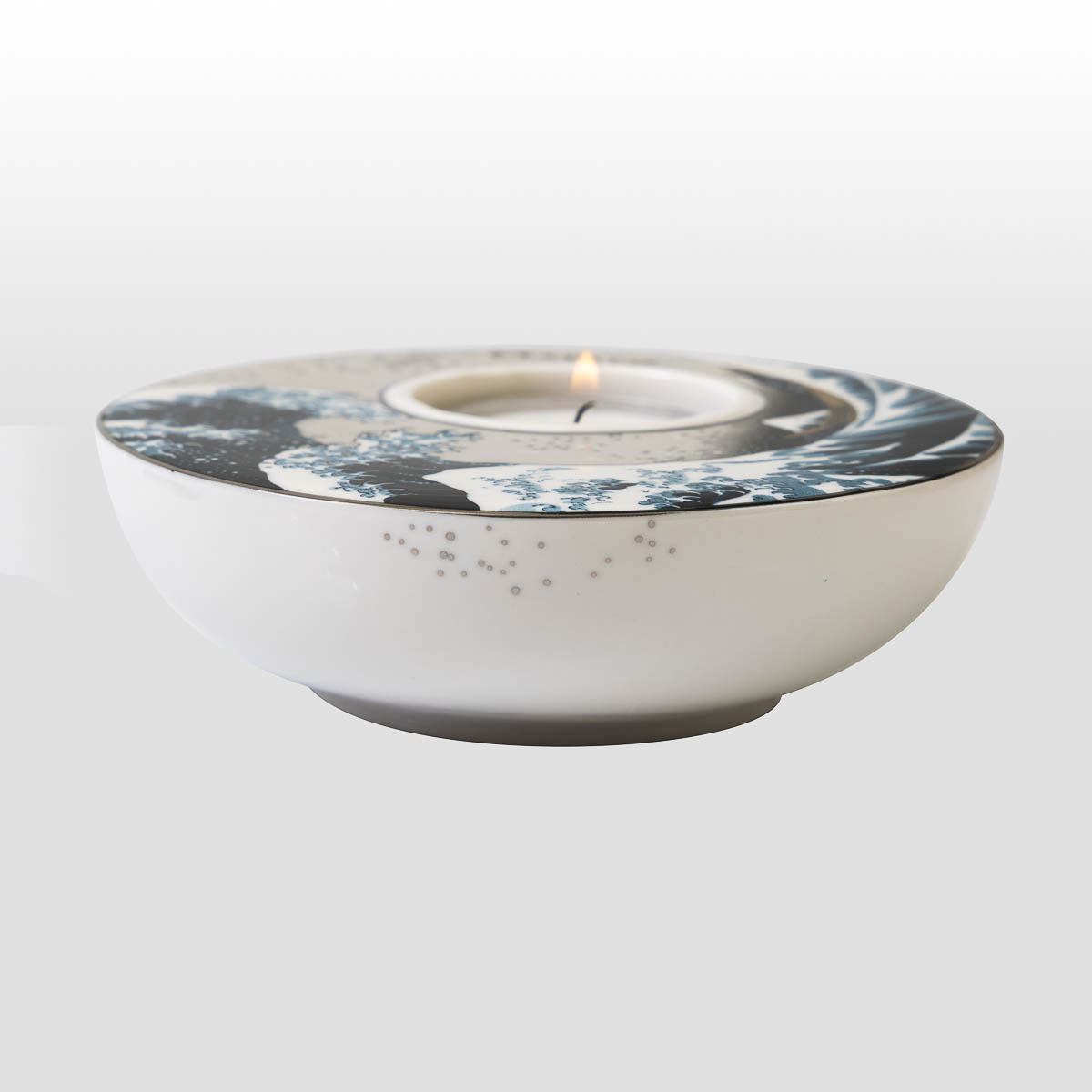 Candle holder Hokusai: The Great Wave, detail of the silver gilding