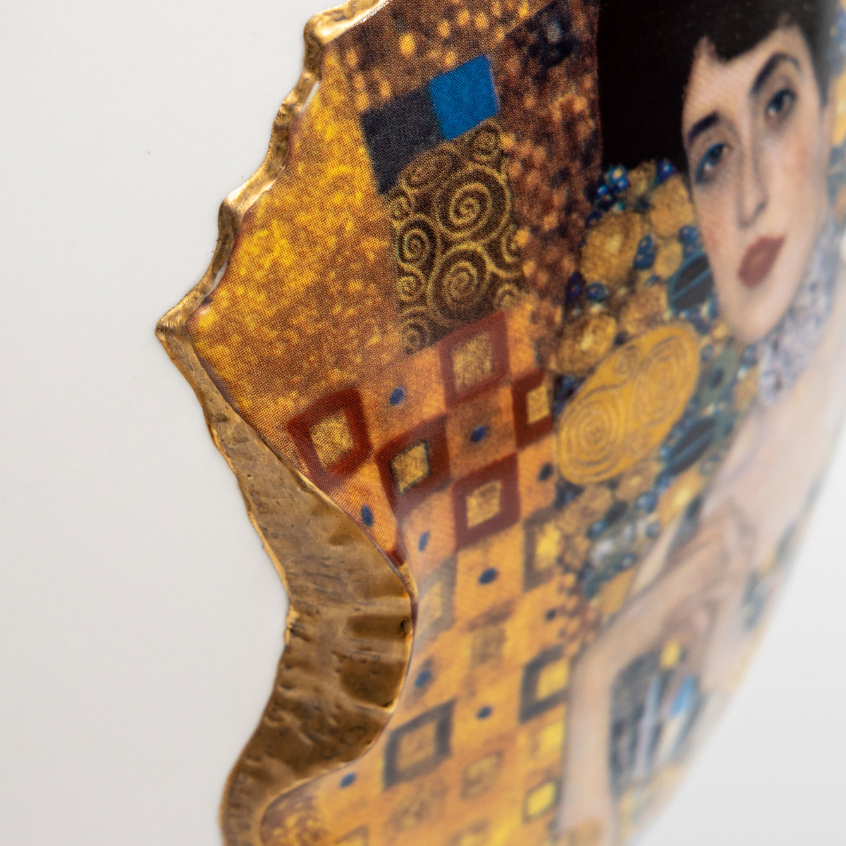Porcelain Vase Gustav Klimt: Adèle Bloch (white and gold), detail 5
