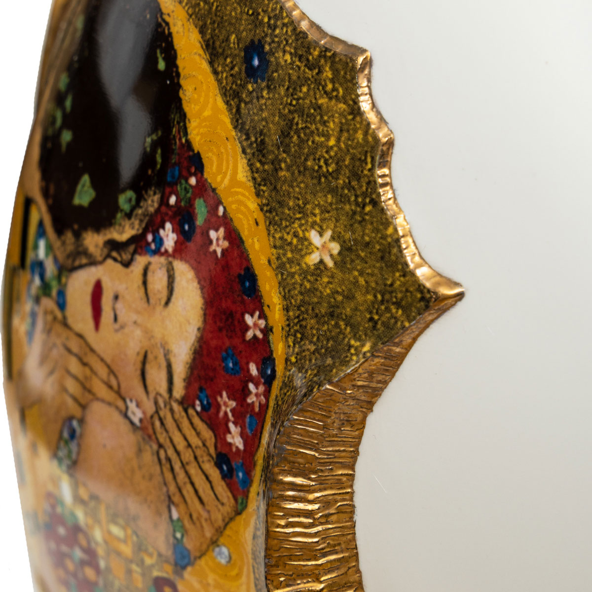 Porcelain Vase Gustav Klimt: The kiss (white and gold), detail 6