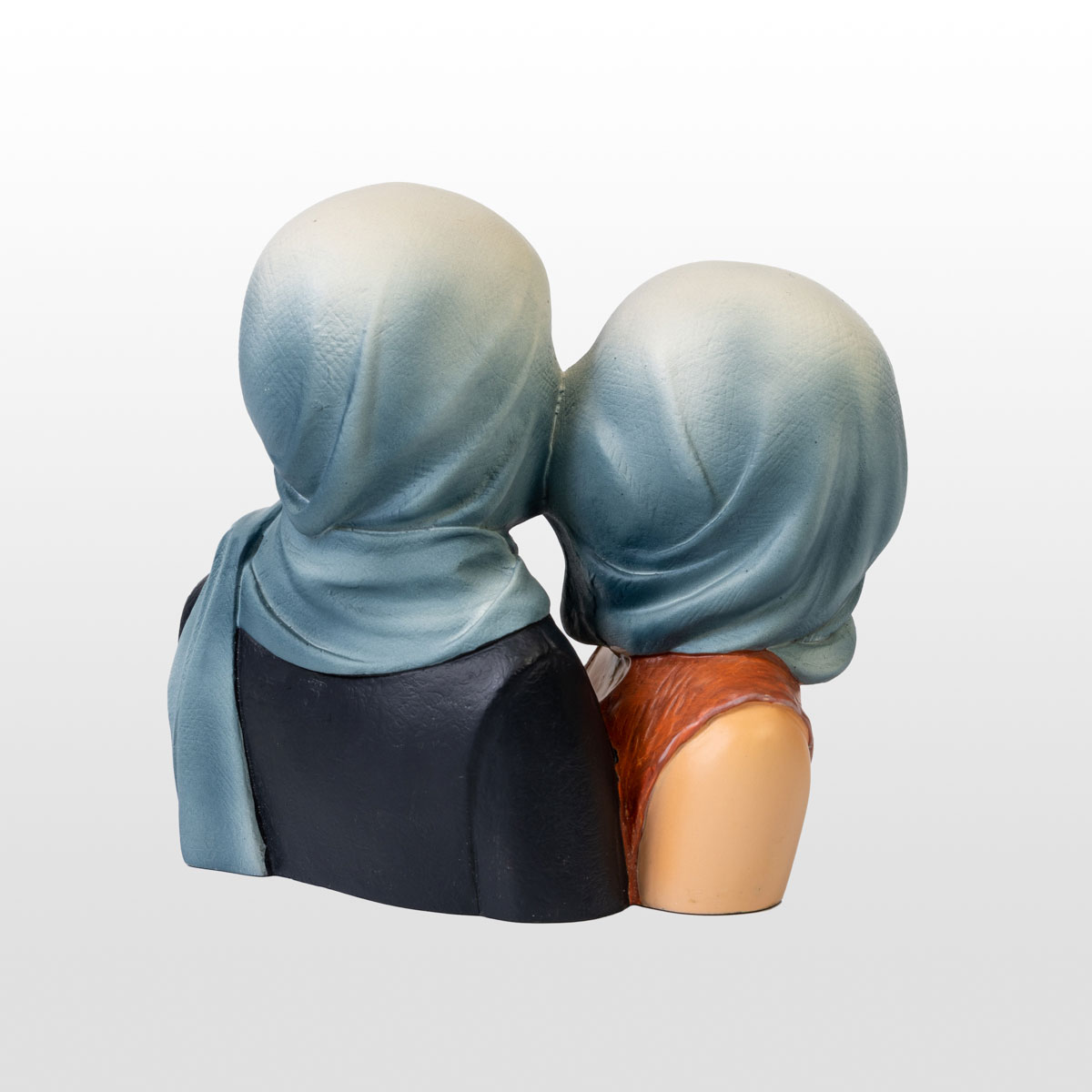 René Magritte figurine : The lovers (detail n°4)