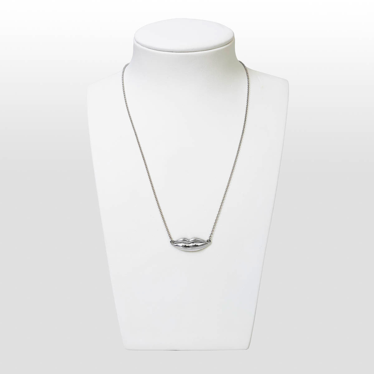 Pendant inspired by Salvador Dali: Lips silver (on a bust)