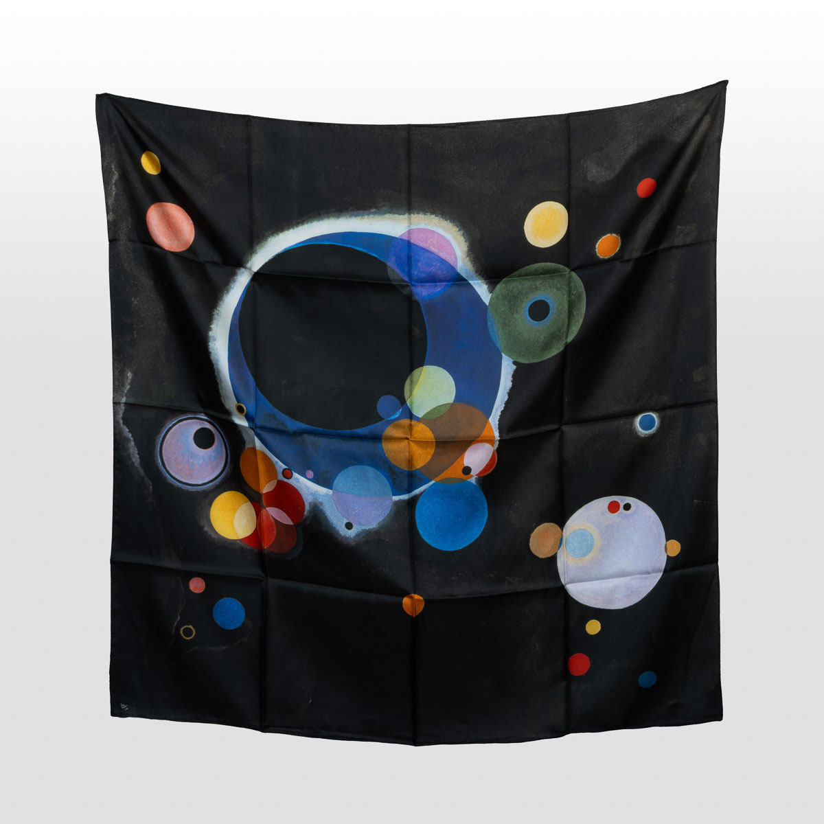 Foulard , carré de soie Wassily Kandinsky - Several circles (déplié)