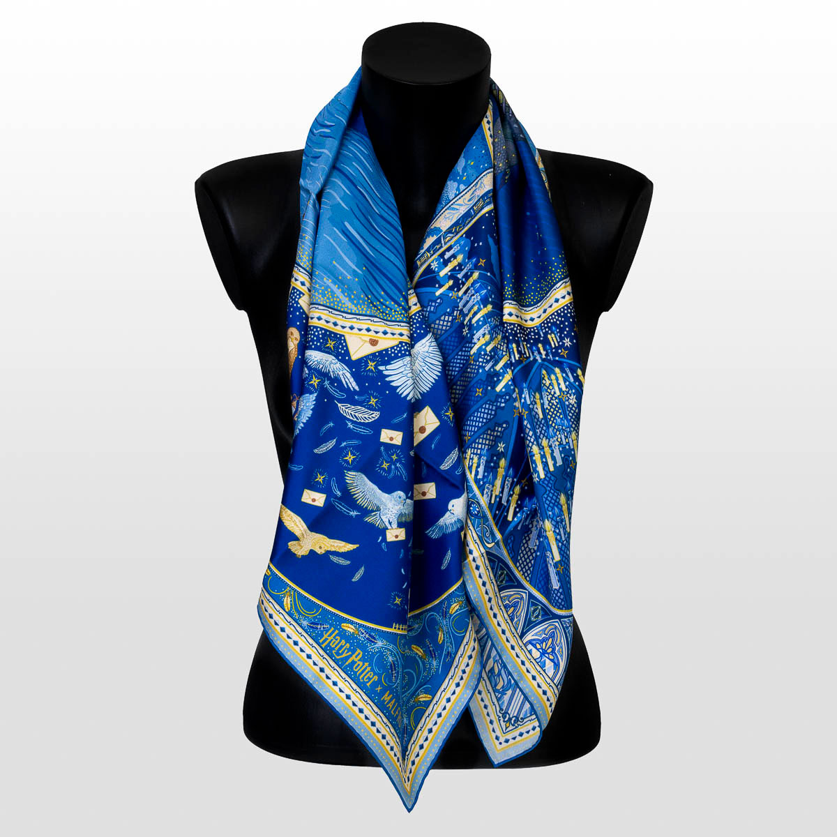 Silk square scarf Harry Potter - Arrival at Hogwarts (another styling around the neck)